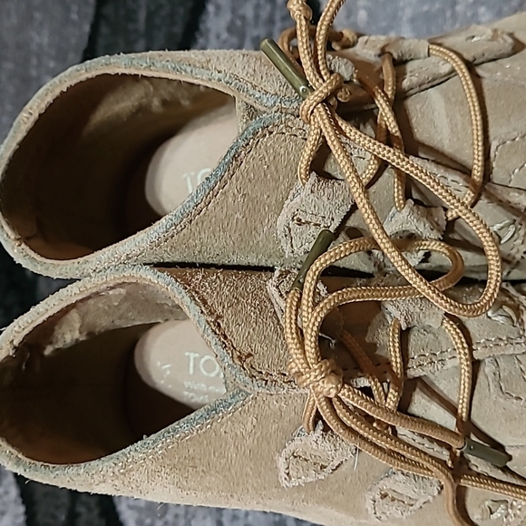 TOMS WEDGE ANKLE BOOTIE BOOTS - TOMS CANVAS TOTE BAG - Picture 5 of 14